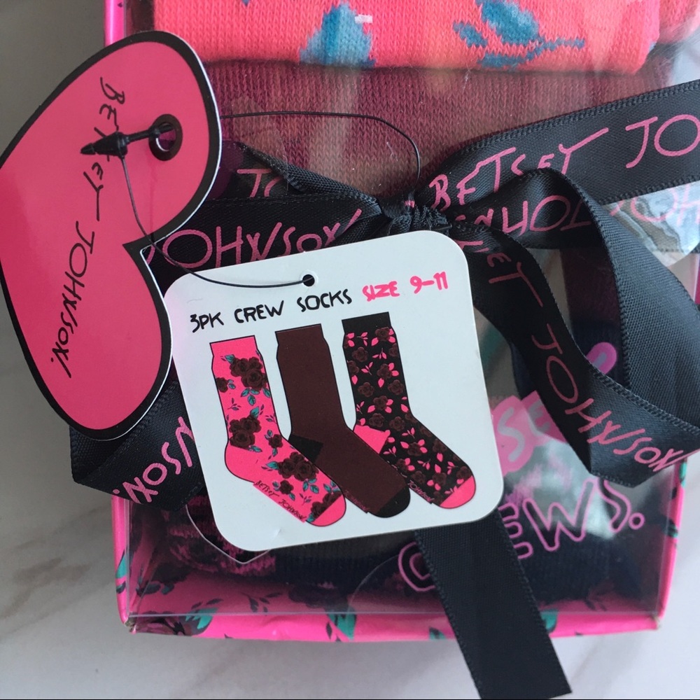 BETSEY JOHNSON 3 Pack Floral Print Gift Pack Socks - Picture 2 of 5